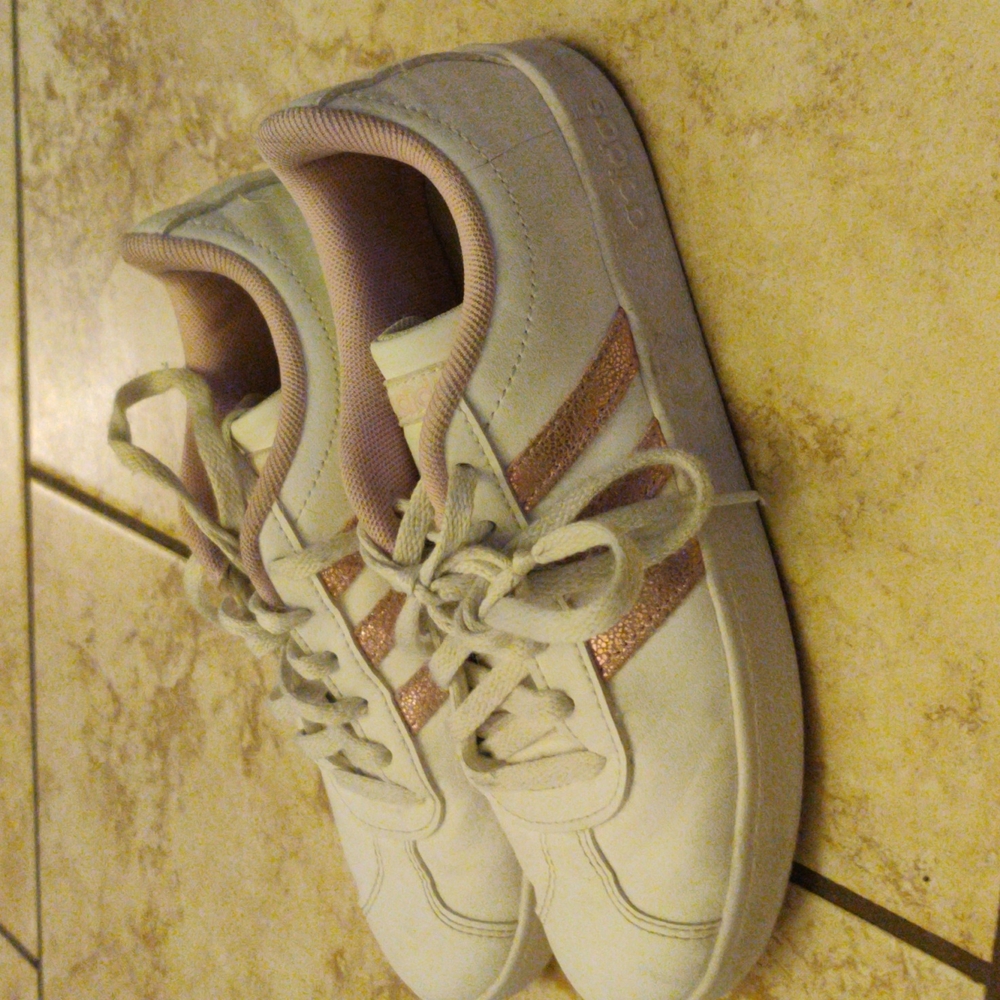Kids Adidas size 3
